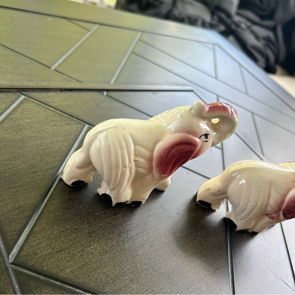 Vintage pair of hand painted unmarked performing elephants glazed 4 inches - Picture 3 of 7